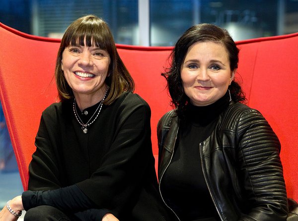 Nina Viskuri ja Tuija Seipell yhteisessä asiakaskokemuksen puheenvuorossa